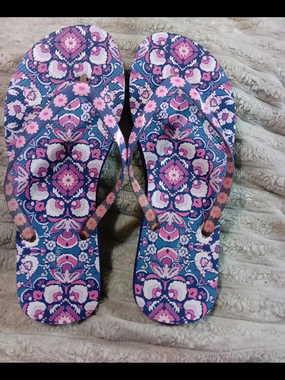 Vera Bradley Magenta Medallion Flip Flops - Sz. 9-9.5